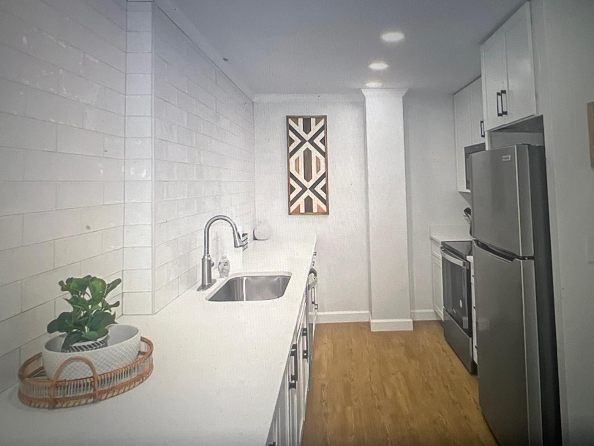 Simple Comfort; Centre Mayfair Apartment *